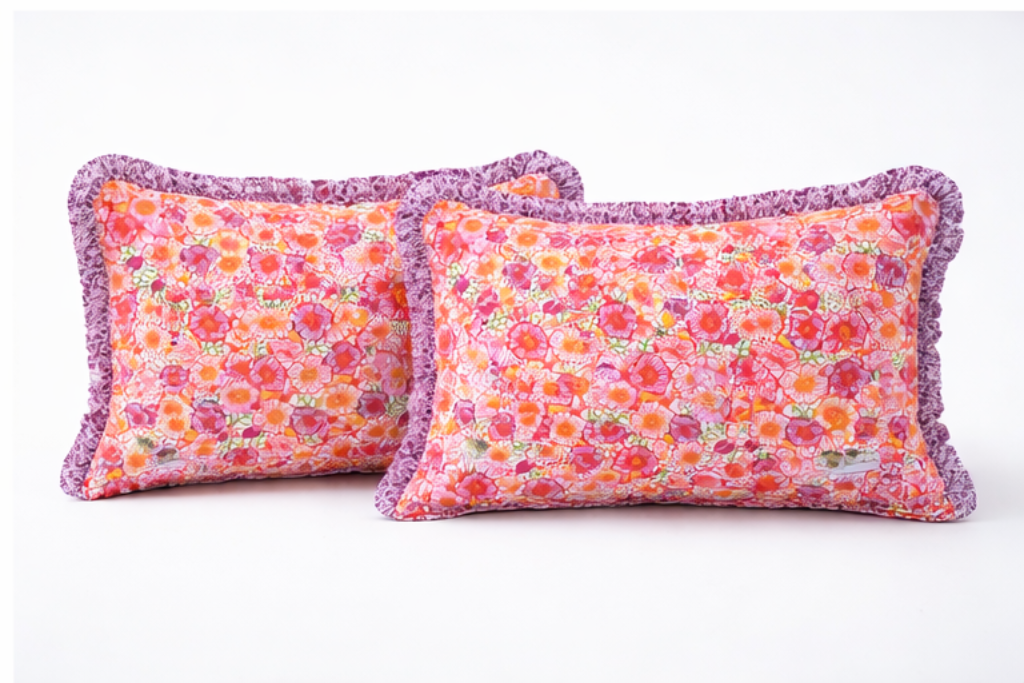 Coussin Liberté fleuri rose et corail : une touche chaleureuse et tendance – Image 4
