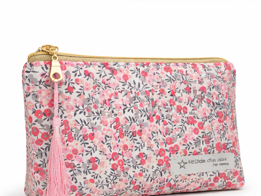 pochette rose fleurie vue de gauche